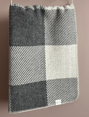 Halvpledd Gneis Svart