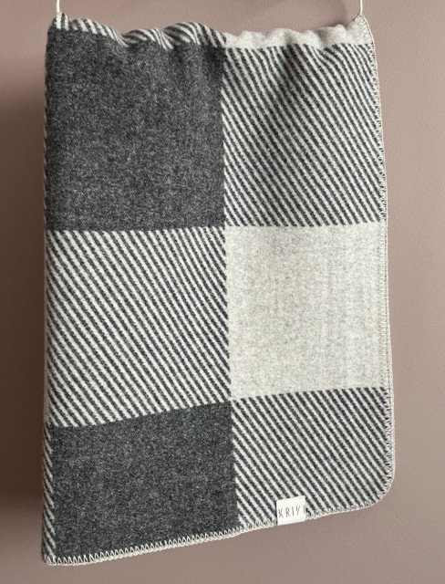 Gneis i fargen svart (70x100)