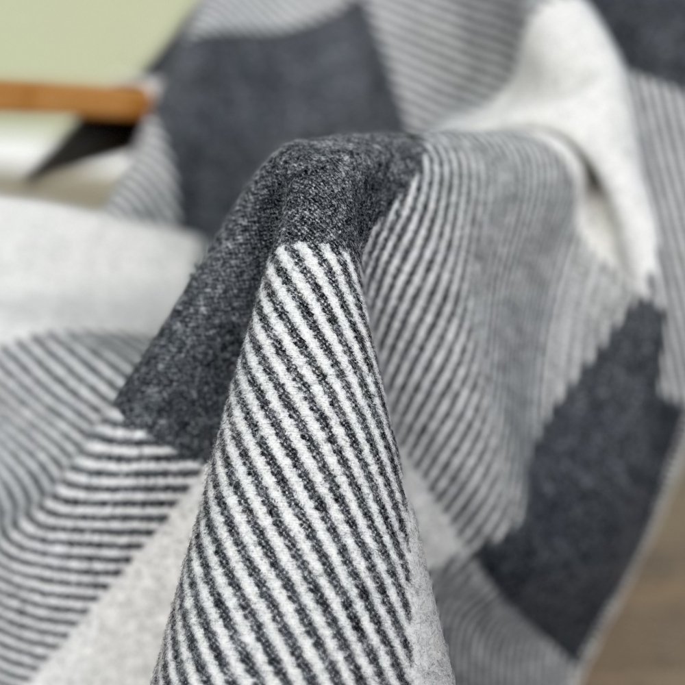 Pledd i 100% ull
70x100 cm